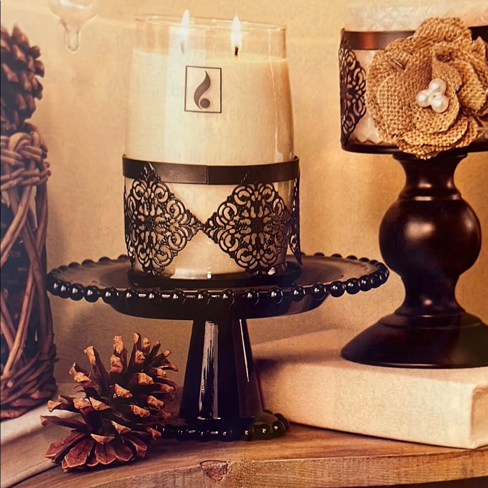 Gold Canyon Black Knobbed Stand